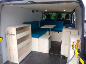 Aménagement d'un Ford Custom par Le Bigorneau à Roulettes. 100% artisanat breton