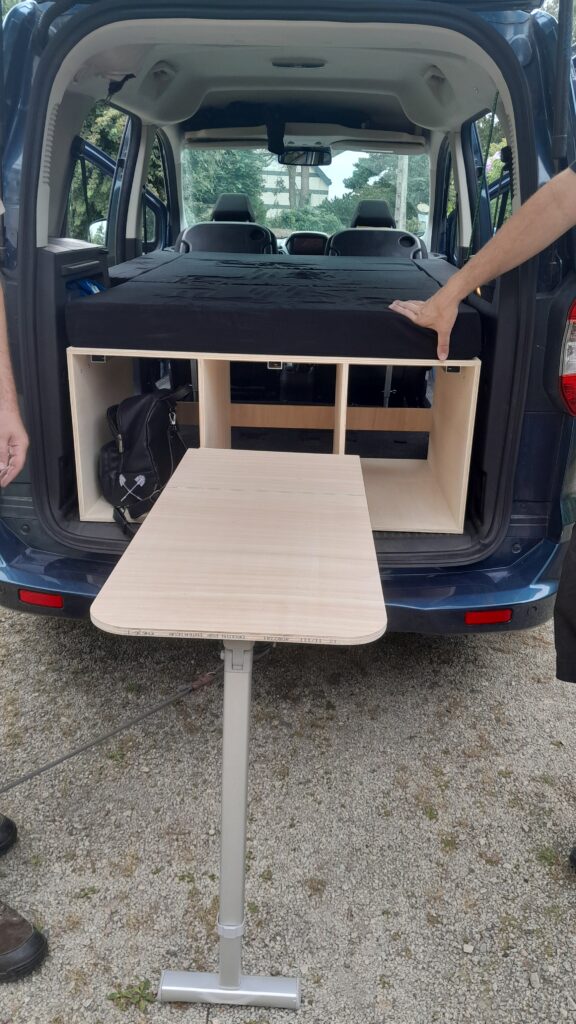 Aménagez simplement votre voiture de tous les jours en minivan. Fabriqué en Bretagne dans notre atelier. ARTISANT AMENAGEUR BRETON