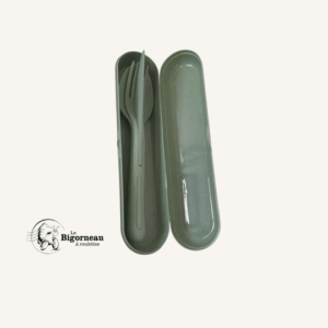 Etui + Couverts (Cuillère, fourchette et couteau) VERTS